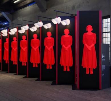 the_handmaids_tale_diseno_de_rory_simms_para_pentagram_0.jpg
