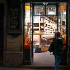 “Las luces de Navidad iluminan el comercio” vuelven a llenar de luz los escaparates de Barcelona