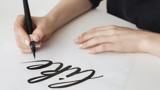 Lettering: qué es, tipos y características