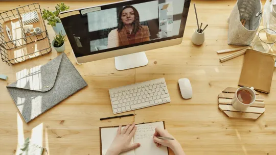 Alumn@ estudiando online