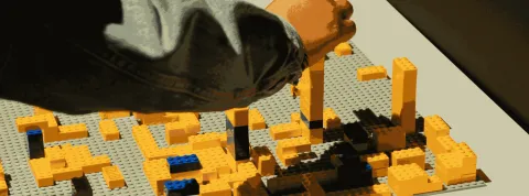  ESDESIGN realiza una visita guiada a la exposición “Plàstic. Genial, Pervers?” en el marco de su Bootcamp de Diseño Sostenible durante la Barcelona Design Week