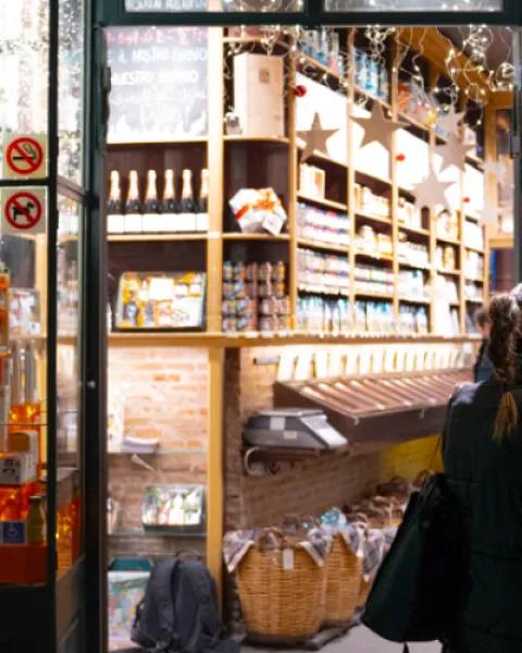 “Las luces de Navidad iluminan el comercio” vuelven a llenar de luz los escaparates de Barcelona