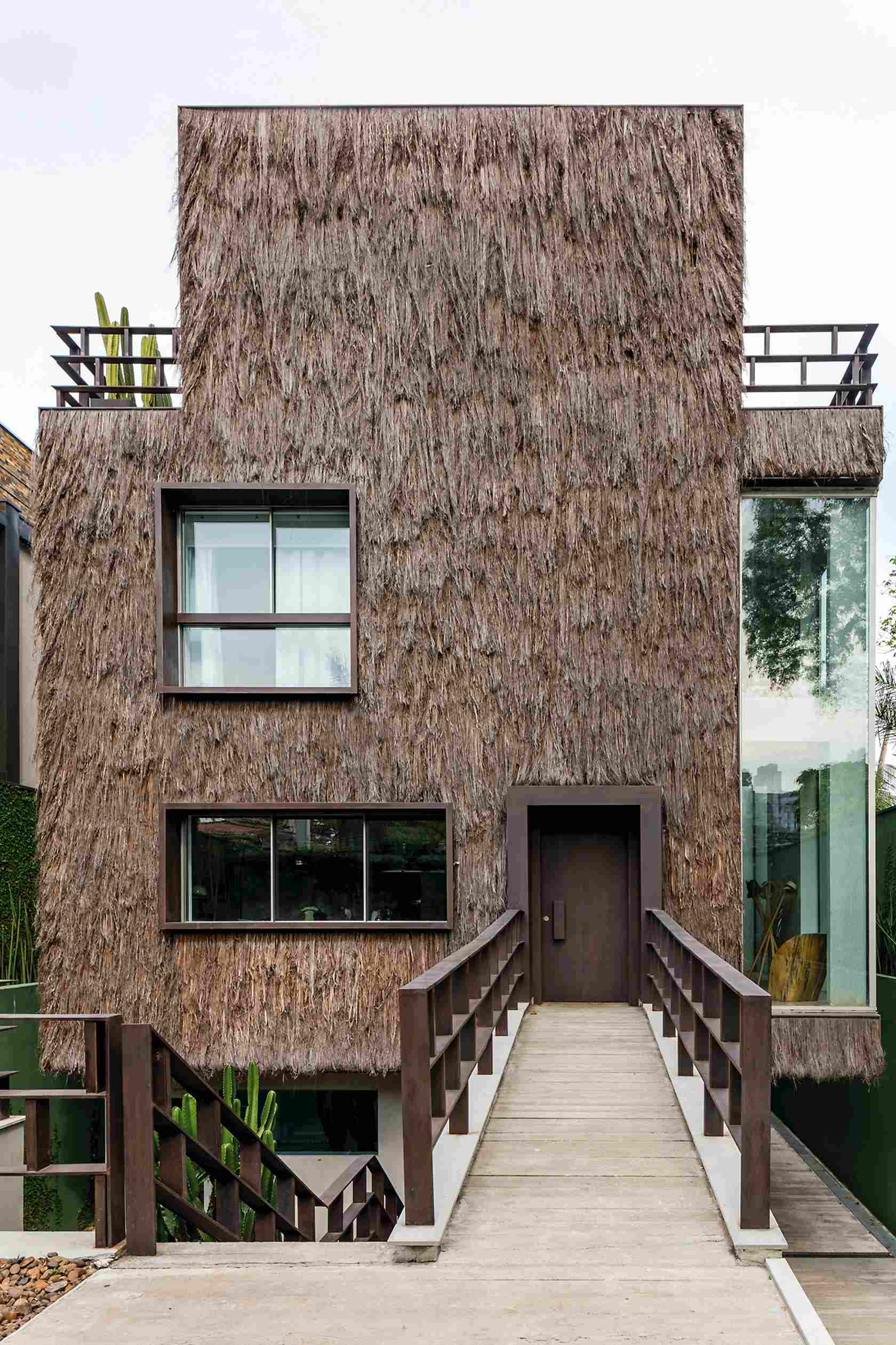 Hojas de palmera, piel y turquesa definen la nueva artesanía contemporánea