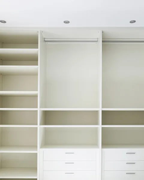 ¿Cómo diseñar un vestidor: los 5 elementos clave que no puedes olvidar