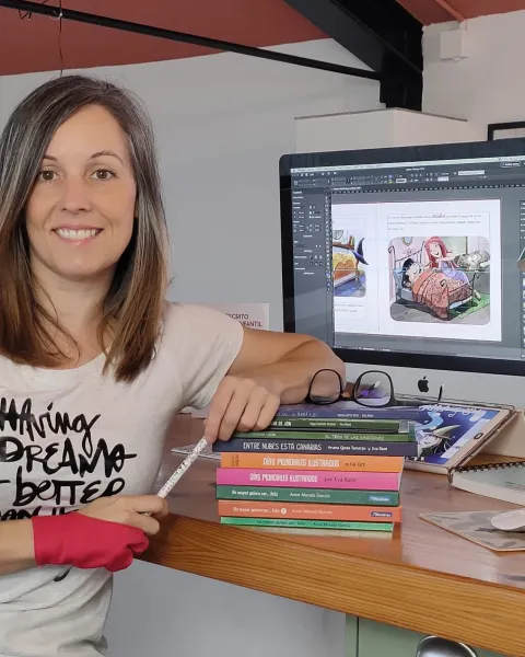 Eva Rami, ilustradora y exalumna de ESDESIGN, finalista en los 2023 International Latino Book Awards en Hollywood
