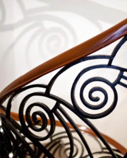 escaleras-de-hierro-para-interiores-como-elemento-decorativo.jpg