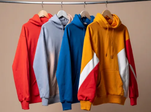 Sudaderas en percha Sudaderas colgadas en perchas